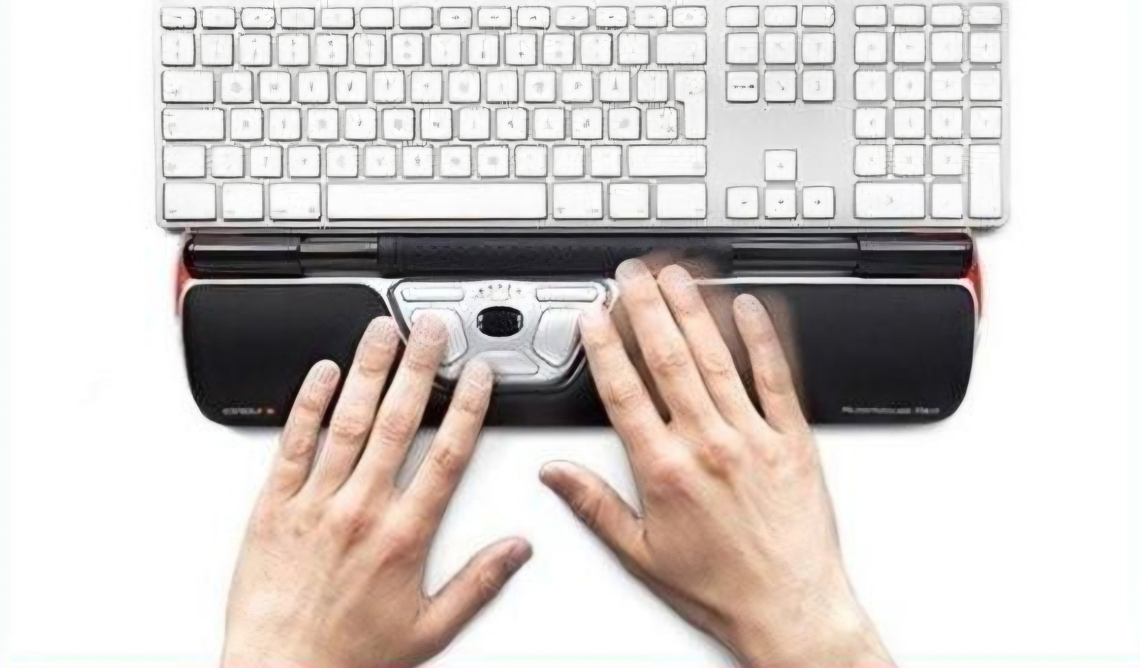 左右対称トラックボール？果たして本当に使い勝手は良いのか