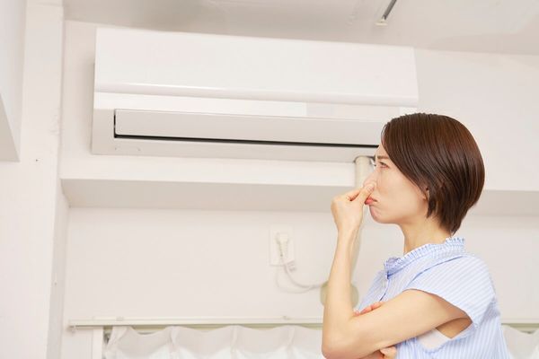 【悲報】窓用エアコン88台目、冷えないのに爆音＆気密いまいち